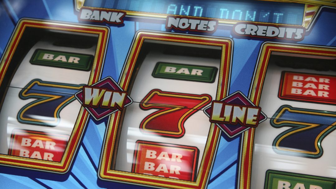 Slot Manchine with reels all on Seven