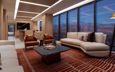 Salon King Suite